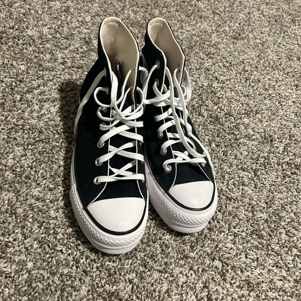 NWOT Classic Converse Sneakers in Black and White